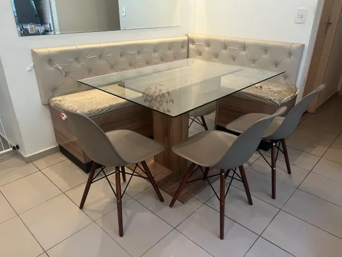Canto alemão com mesa de vidro + cadeiras
