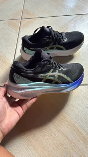 Vendo tênis ASICS Gel-Kayano 30 na cor preta