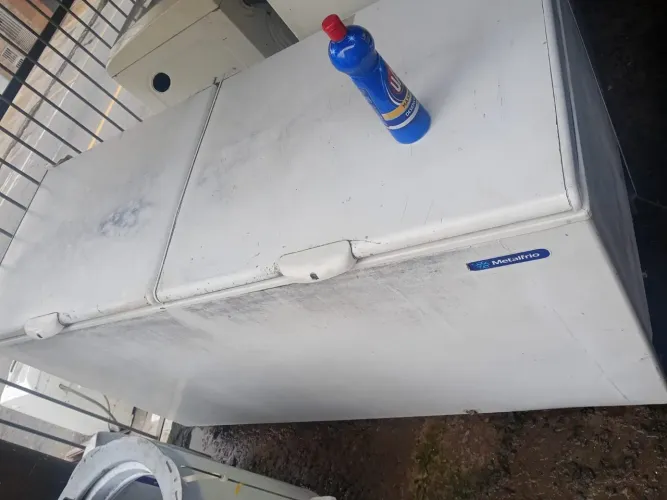 Vendo freezer metalfrio 500 litros
