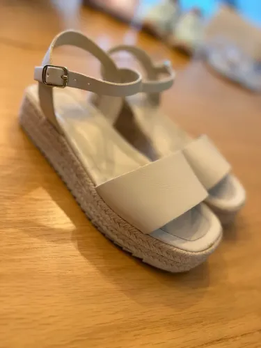 Sandália Zara modelo anabela SEMI NOVA