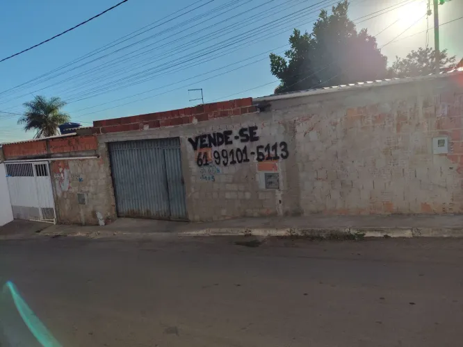 VENDE-SE LOTE COM 3 CASAS NA CR 46 A, NO VALE DO AMANHECER, PREÇO A NEGOCIAR