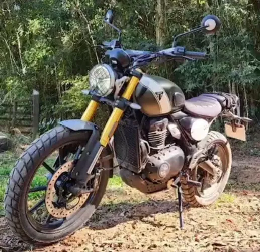 Vende se moto único dono, pouco rodada, bem cuidada e com manutenção em dia!
