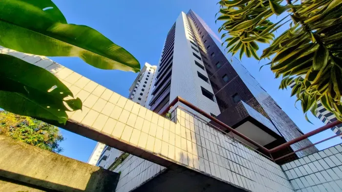 Imóvel para venda possui 185 metros quadrados com 4 quartos em Espinheiro - Recife - PE