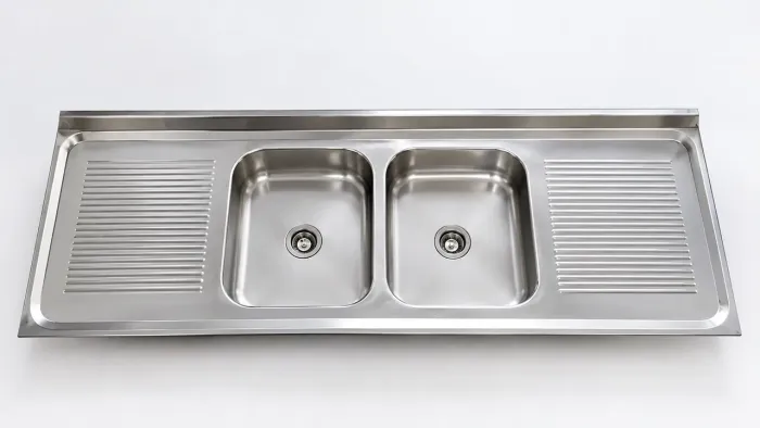 Pia de inox com 2 cubas grandes e 2 escorredores (um de cada lado)