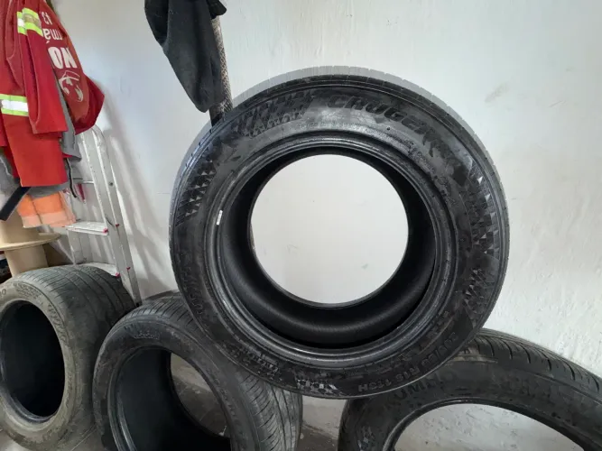 Pneus 265/55/ aro 19 so rodou 1200km estado de zero