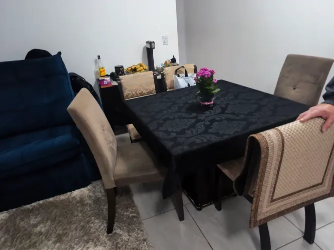 Mesa 4 lugares com tampo de vidro