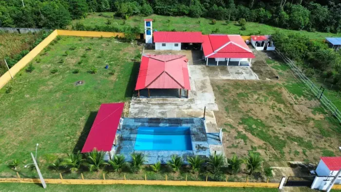 Chácara com 5 quartos e piscina para VENDER por R$ 1.490.000 - Paricatuba  - AM