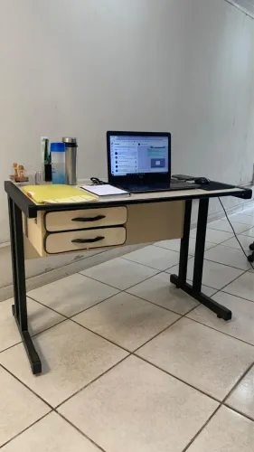 Mesa de Escritório com Gavetas ? Resistente e Funcional