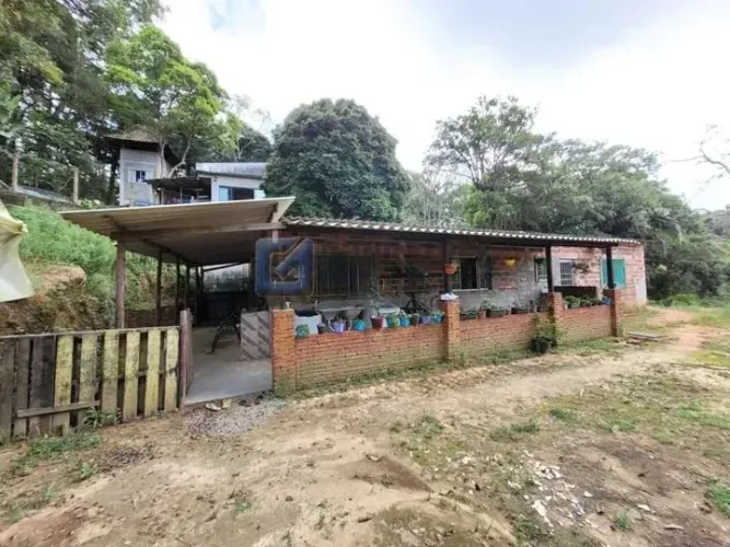 Chácara Rural à Venda em Ribeirão Pires (Pouso Alegre) 3 Quartos, 2 Suítes, 3 Vagas