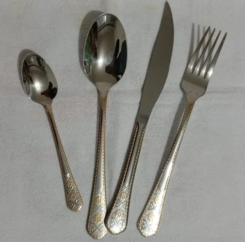 Talheres detalhe dourado 24 peças 