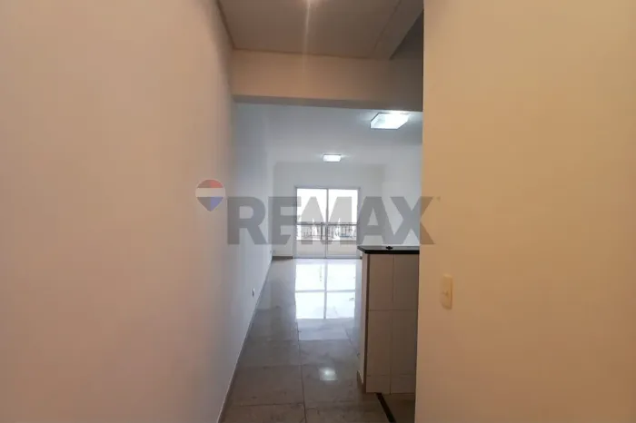 Exclusividade e Lazer Completo no Centro: Apartamento com 3 Dorms (1 Suíte) e 3 Vagas no E