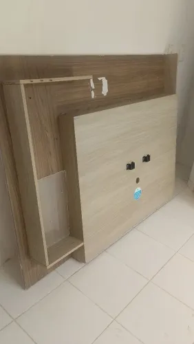 Vendo Rack de parede de sala de estar.