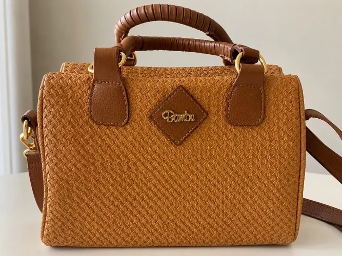 Bolsa tipo maleta em couro 