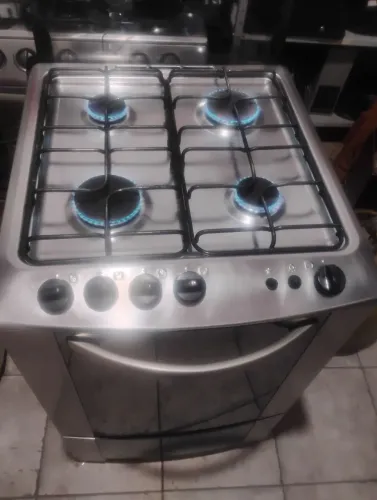 Vendo fogão Eletrolux funcionando perfeitamente elétrico e forno ok