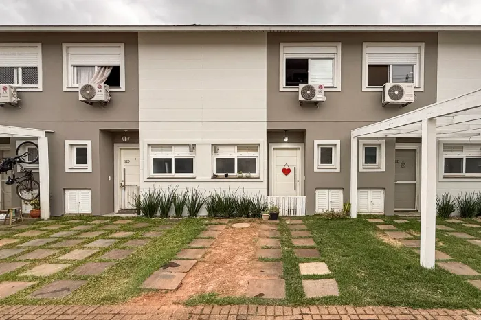 Sobrado em condomínio com 2 (duas) suítes, localizado no bairro Centro- Canoas - RS