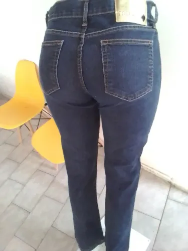 Roupas e artesanatos 