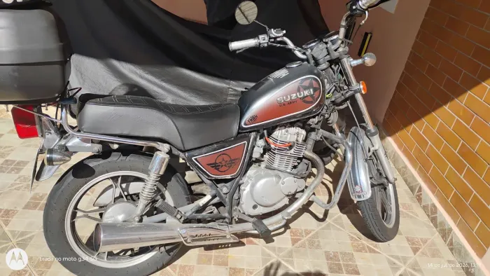 Suzuki Intruder 125 toda customizada