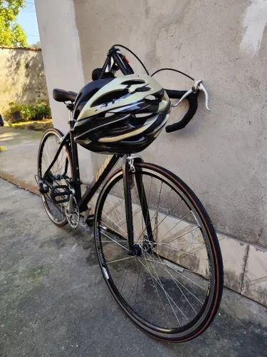 Bicicleta speed Caloi, ideal para quem quer iniciar no ciclismo de estrada.