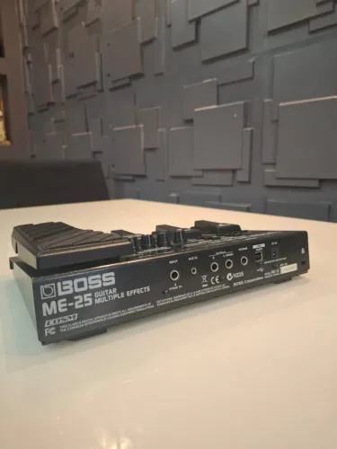 Pedaleira BOSS ME-25