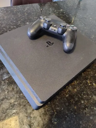 PS4 Slim 1TB + Spider-Man + Gran Turismo 7 + Horizon + Ratchet & Clank + Controle