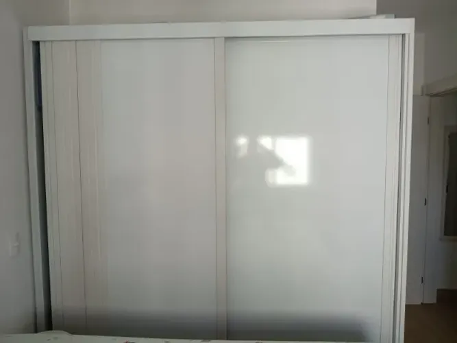 Guarda roupa em MDF 2 portas de correr e 4 gavetas