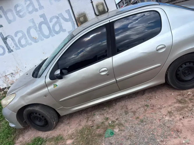 Peugeot 207 Sedan Passion XR 1.4 Flex 8V 4P 2013