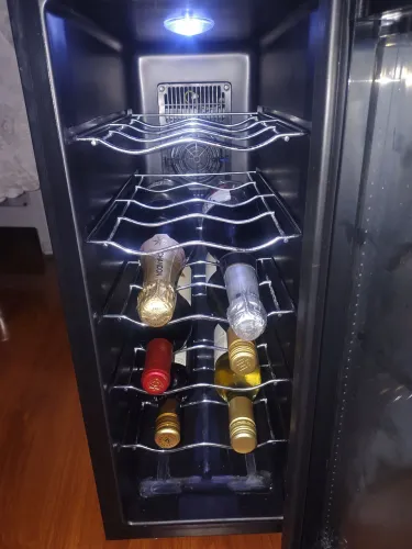 Dega vinho Brastemp suporta 12 garrafas 