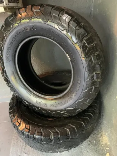 2 Pneus Usados 285/70/17