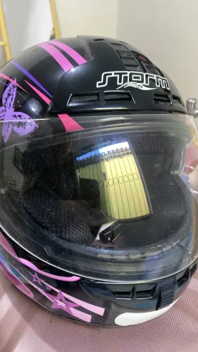 Capacete feminino usado uma única vez