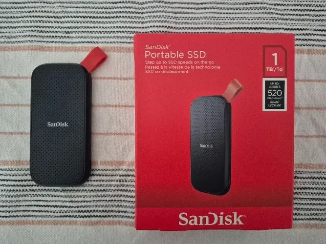 SSD externo SanDisk Portable 1 TB, com caixa e cabo