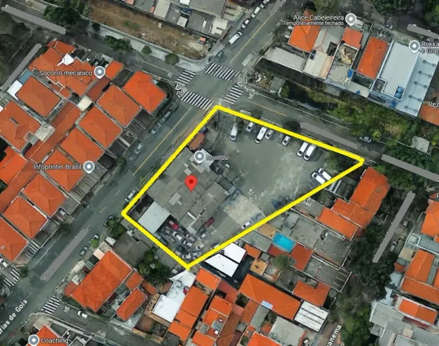 Terreno de 2.266 m² localizado a 600 m do Aeroporto de Congonhas e  100 m da Av. dos Bande