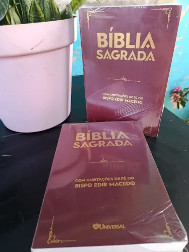 Bíblia Sagrada edição universal com anotações de fé do bispo Edir Macedo 