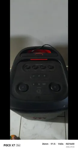Caixa jbl 320 com nota fiscal e caixa.quase não usada 