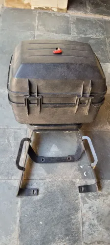 Suporte para bauleto Falcon NX400 e bauleto Givi 27 litros