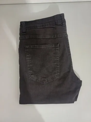 Calça Jeans cor preto tamanho 42