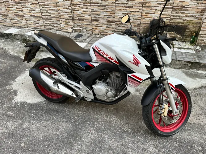 Vende-se a moto
