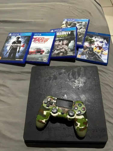 PLAYSTATION 4 SLIM + 1 CONTROLE + 5 JOGOS FÍSICOS 