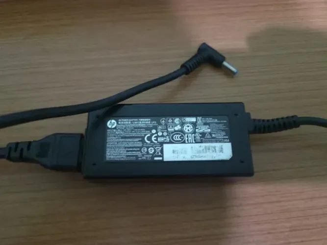 Carregador para notebook HP 65w