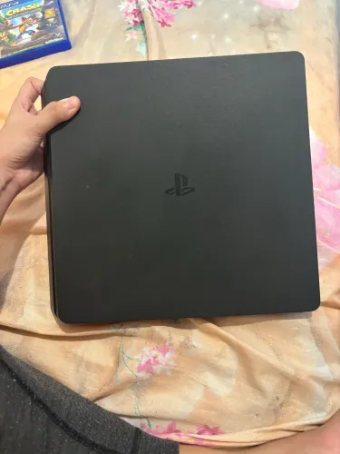 PS4 Slim 1T com 2 controles