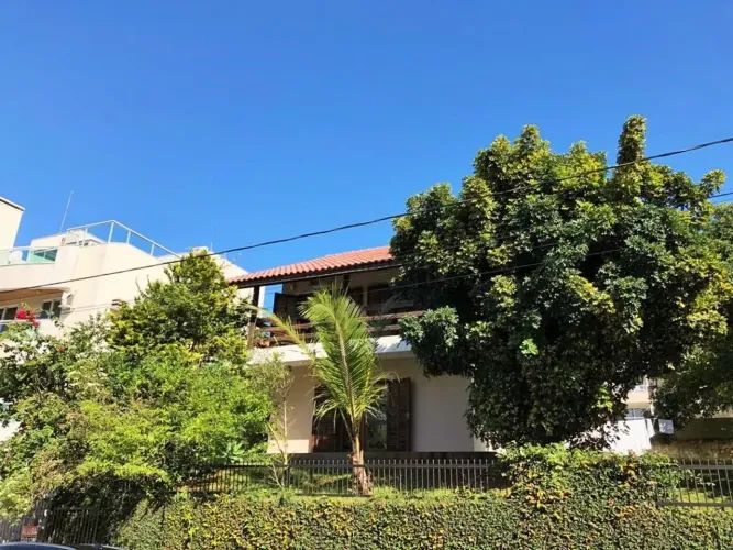 Casa para aluguel com 3 quartos em Bombas - Bombinhas - SC