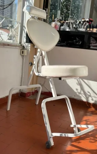 Cadeira para maquiagem, sombrancelha, etc