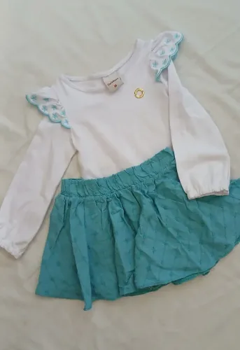 Conjunto blusa + saia com shorte