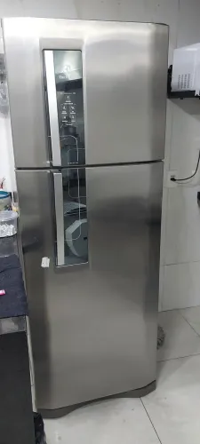 Geladeira inox grande, funcionando perfeitamente