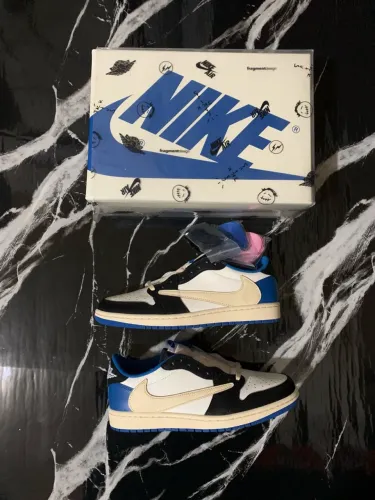 Jordan 1 low Travis scott Fragment