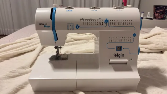 Máquina de Costura Doméstica Elgin Genius Plus
