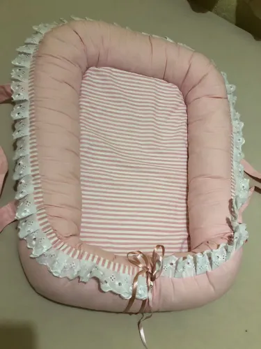 Ninho novo nunca usado para bebê recém nascida (menina), todo bordado.