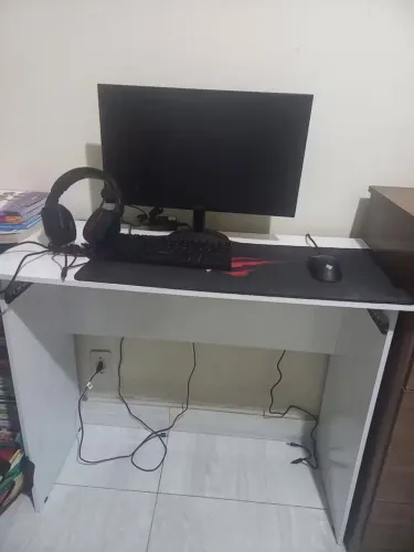 Monitor, teclado, mouse e fone tudo junto ZAP * Sou de Campo Grande