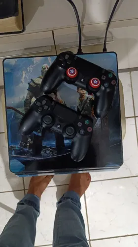 VENDO PS4 (1 terabyte) FUNCIONANDO PERFEITAMENTE 
