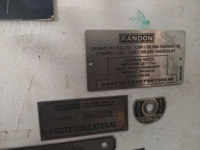 Faço Plaquetas Gravadas para Caminhão e Implementos