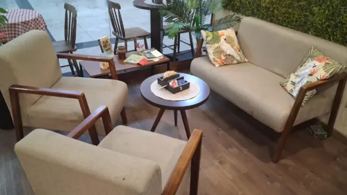 Conjunto 1 Sofá, 2 Poltronas + Mesa de Centro Decorativas Madeira